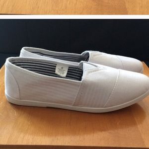 White sneakers NWT